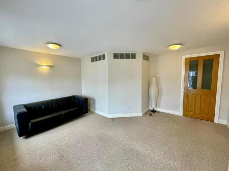 Lounge 2 of 2