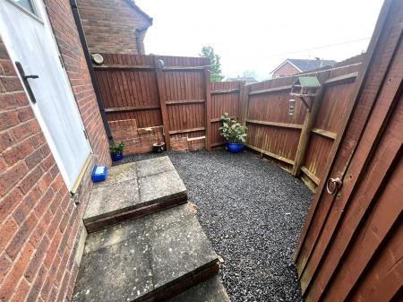 7 Lining Wood COURTYARD