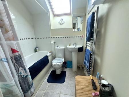 7 Lining Wood BATHROOM