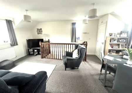 Living Room (2/2)