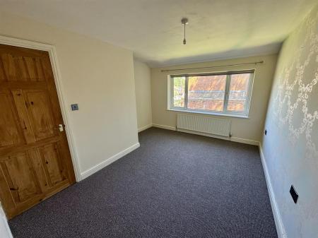 Bedroom 2 (1/2)