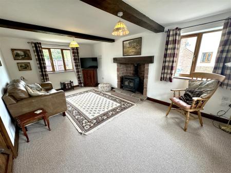 Living Room (2/2)