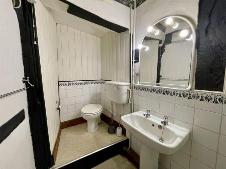 Bathroom (1/2)
