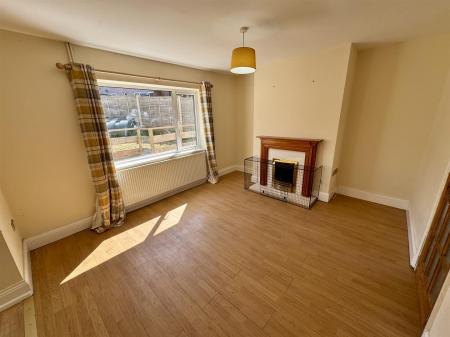 Living Room (3/4)