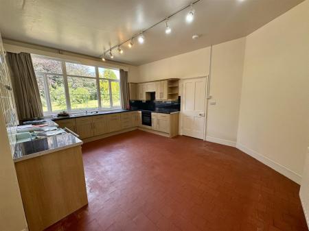 Kitchen (2/2)