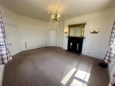 Living Room (1/2)