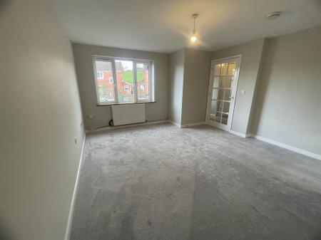 Living Room (1/2)