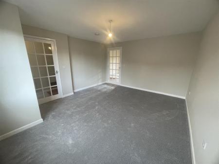 Living Room (2/2)