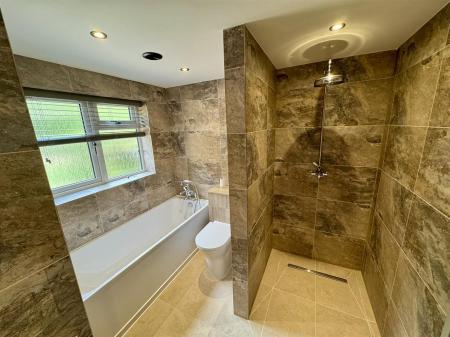 En-Suite Bathroom