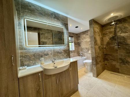 En-Suite Bathroom