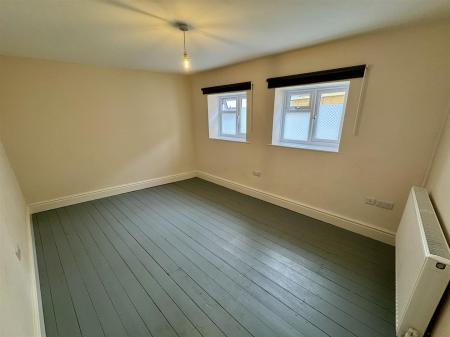 Bedroom (1/2)