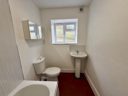 Bathroom (2/2)