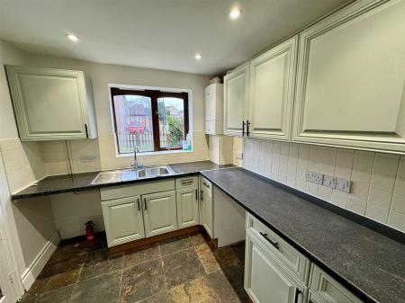 Kitchen (2/3)