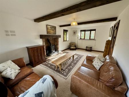 Living Room (2/2)