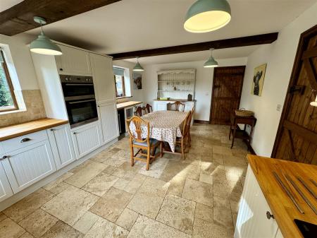 Kitchen / Diner (2/2)