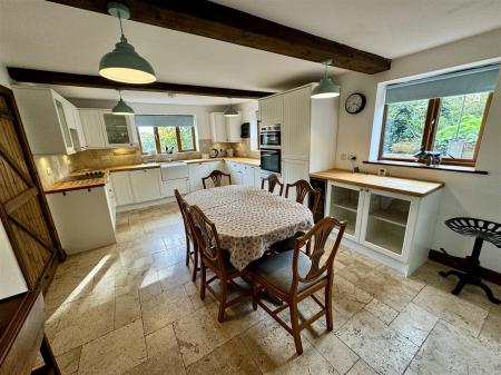 Kitchen / Diner (1/2)