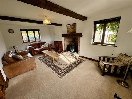 Living Room (1/2)