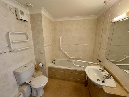 Bathroom (1/2)