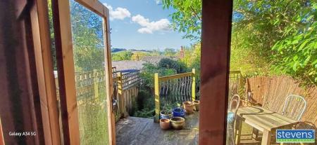 summerhouse and decking-1