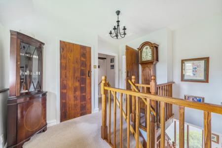 1384788-9-692ee4c61aaac