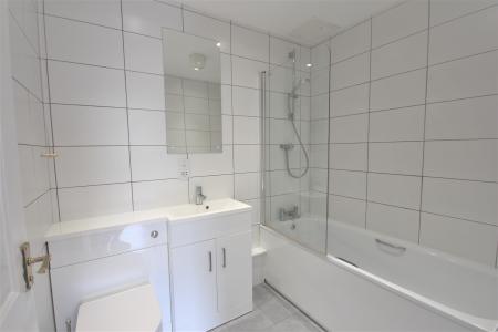 m bathroom.JPG