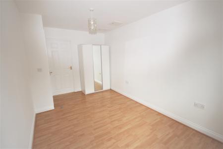 d bedroom 2 wardrobe.JPG
