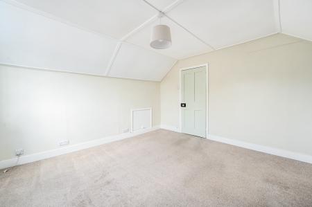 Flt 2, Clarence House, BN5 (13).jpg