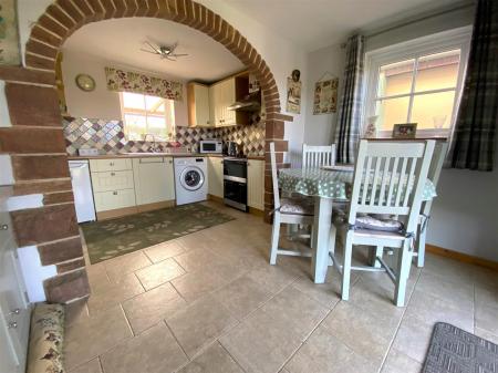 Kitchen 1.jpg
