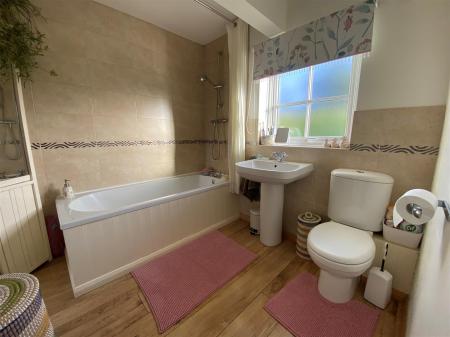 Bathroom 3.jpg
