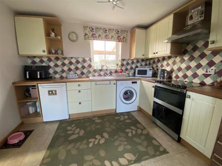 Kitchen 5.jpg