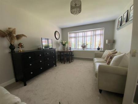 Lounge 1.jpg