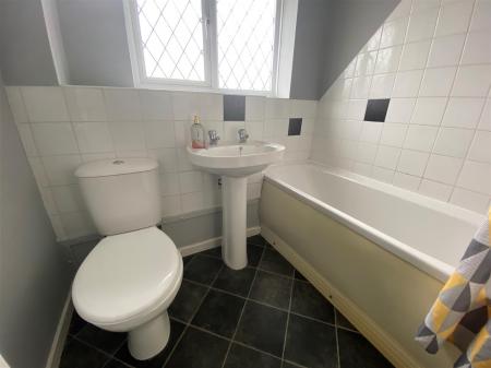 Bathroom 3.jpg