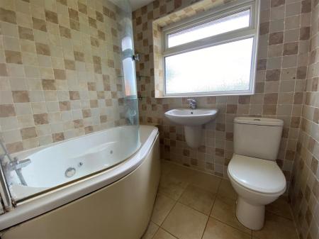 Bathroom 1.5.jpg