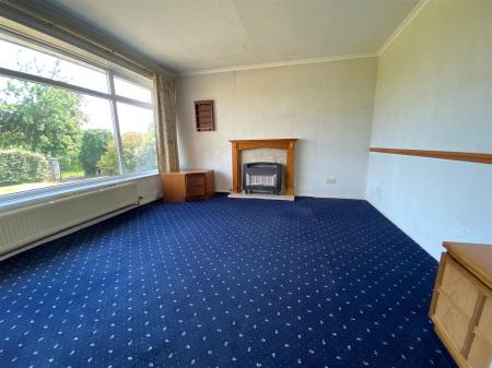 Lounge 1.jpg