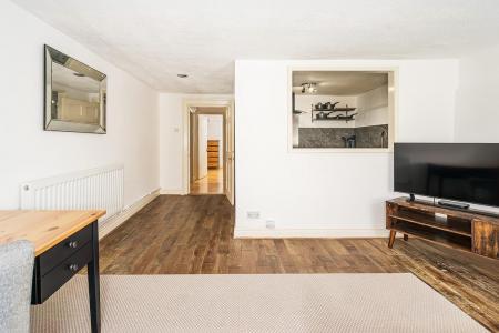 SITTING/DINING ROOM