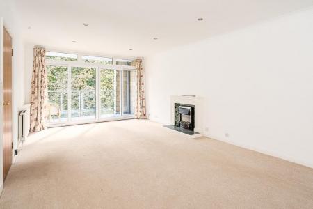 SITTING/DINING ROOM