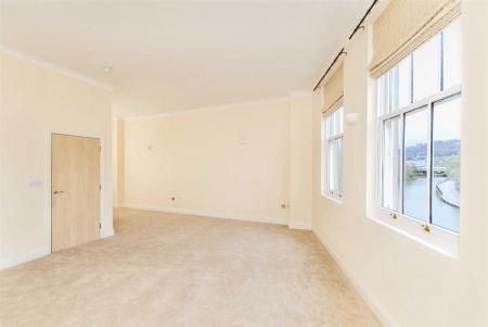 Sitting Room/Dining Area