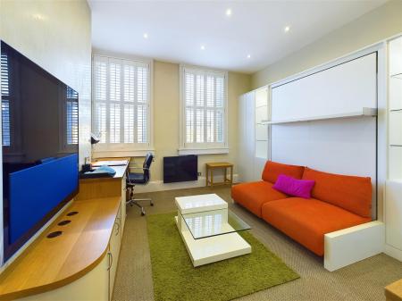 BEDROOM/STUDY