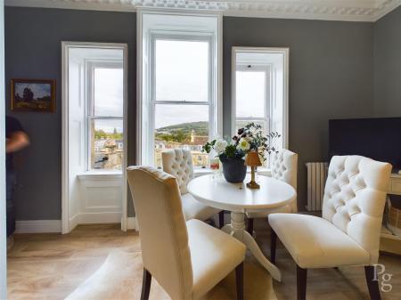 LIVING/KITCHEN ROOM