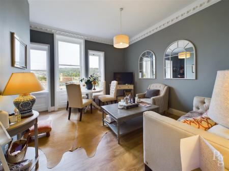 LIVING/KITCHEN ROOM