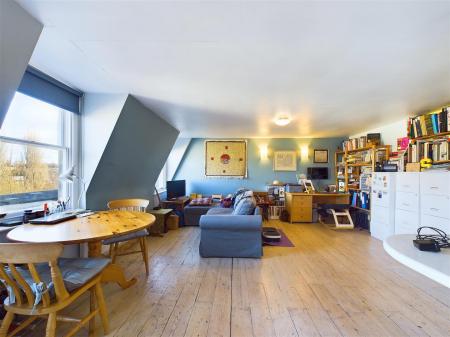 Open plan kitchen/sitting room