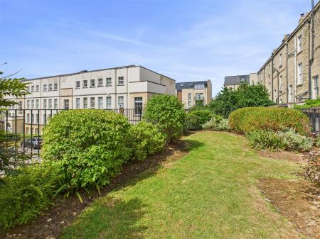 Communal roof top garden