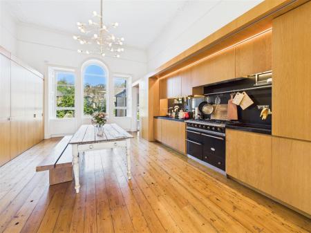 KITCHEN/DINING ROOM