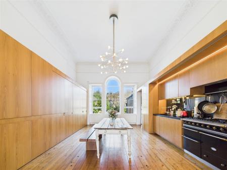 KITCHEN/DINING ROOM