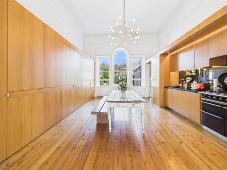 KITCHEN/DINING ROOM