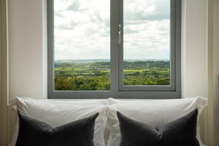 Bedroom2_3.jpg