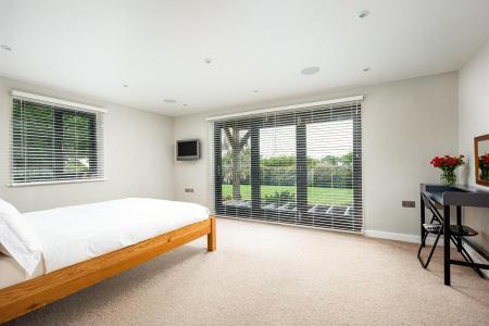 Bedroom1_1.jpg