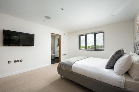 Bedroom3_2.jpg