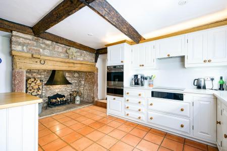 Kitchen_2.jpg