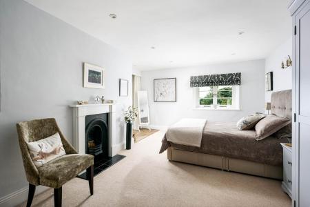 Bedroom1_1.jpg